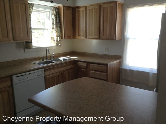 Foto del edificio - 1715 E Pershing Blvd