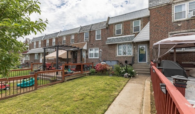 Photo - 4310 I St Townhome