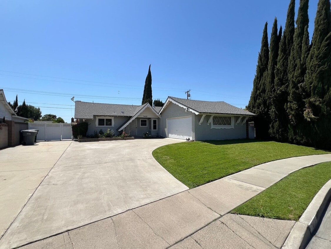 Primary Photo - Nicely Updated Single Story 3 Bed 2 Bath H...