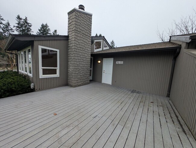Building Photo - Hidden Gem in Southworth. Minutes from Waterfront & Ferry Terminal. Available NOW!