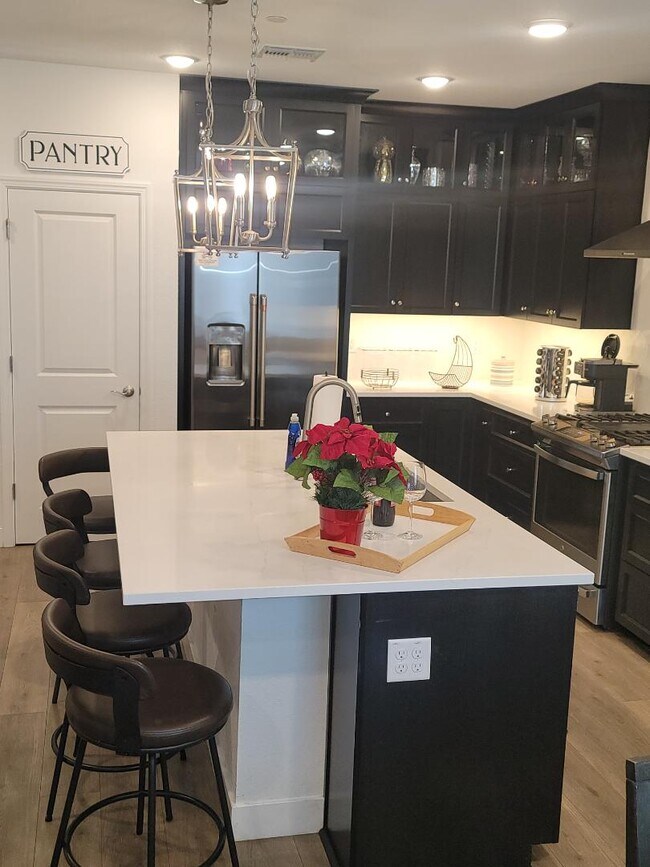 Foto del edificio - 15980 Mavericks Ln