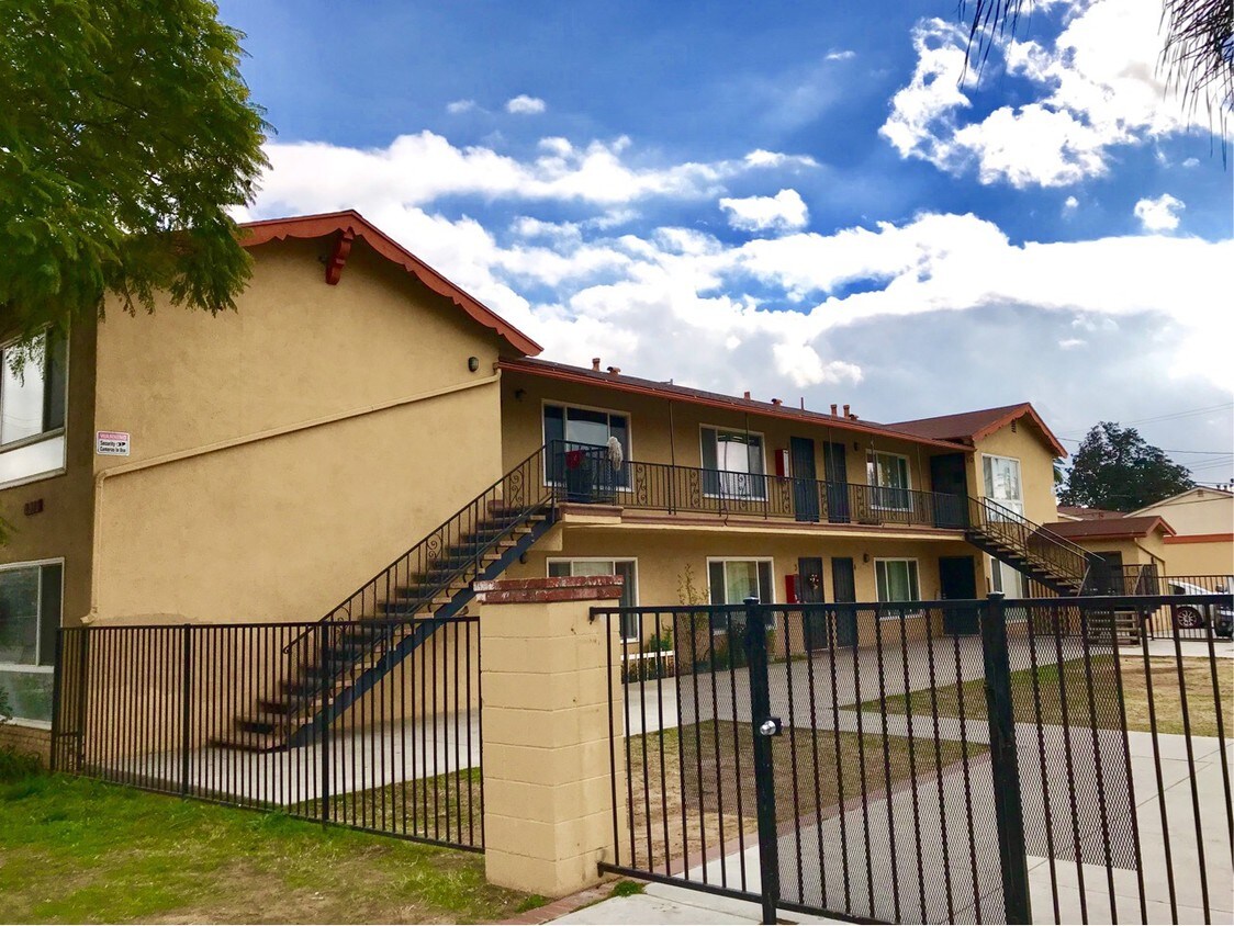 2312 E Commonwealth Ave, Fullerton, CA 92831 Apartments in Fullerton