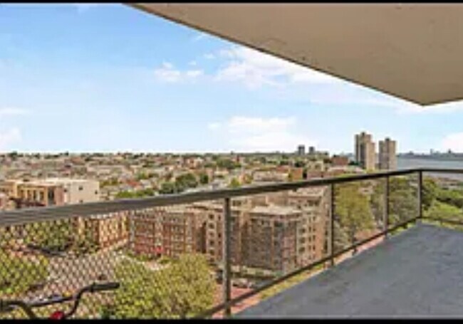 Foto del edificio - 6050 Boulevard E