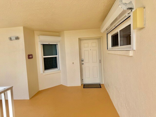 Building Photo - 7028 Sevilla Ct