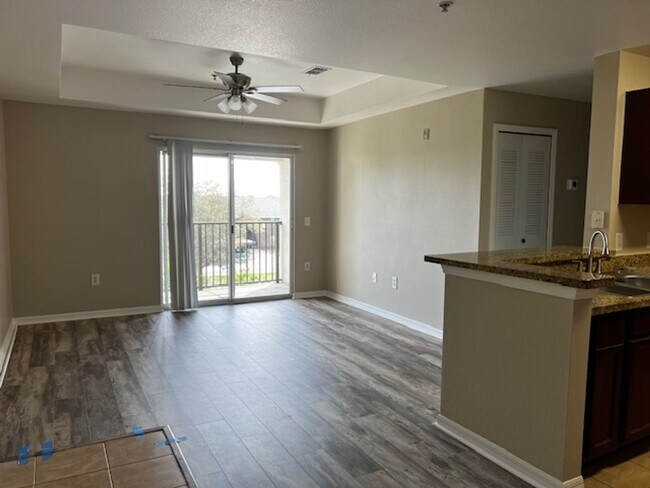 Building Photo - 2/2 Condo in great location