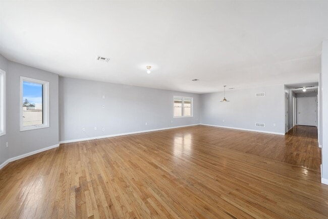 Building Photo - 196 Sandford Ave