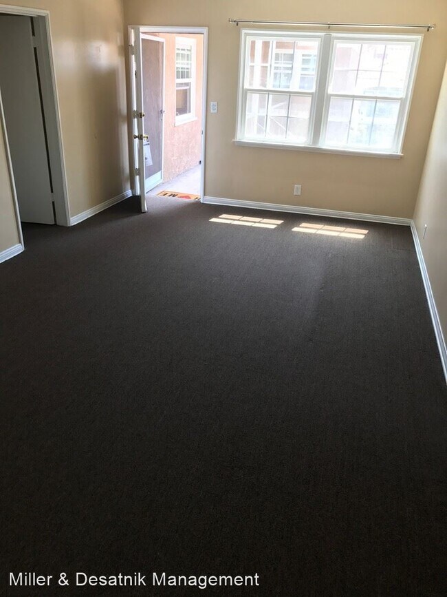 Foto del edificio - 400-404 Landfair Ave