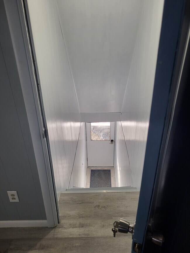 Entry - 318 United Ave