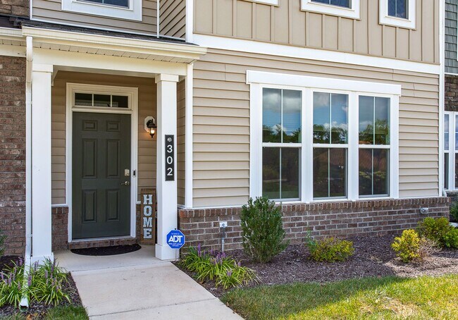 Foto del edificio - Stunning 3 Bed / 2.5 Bath Townhouse in Gle...
