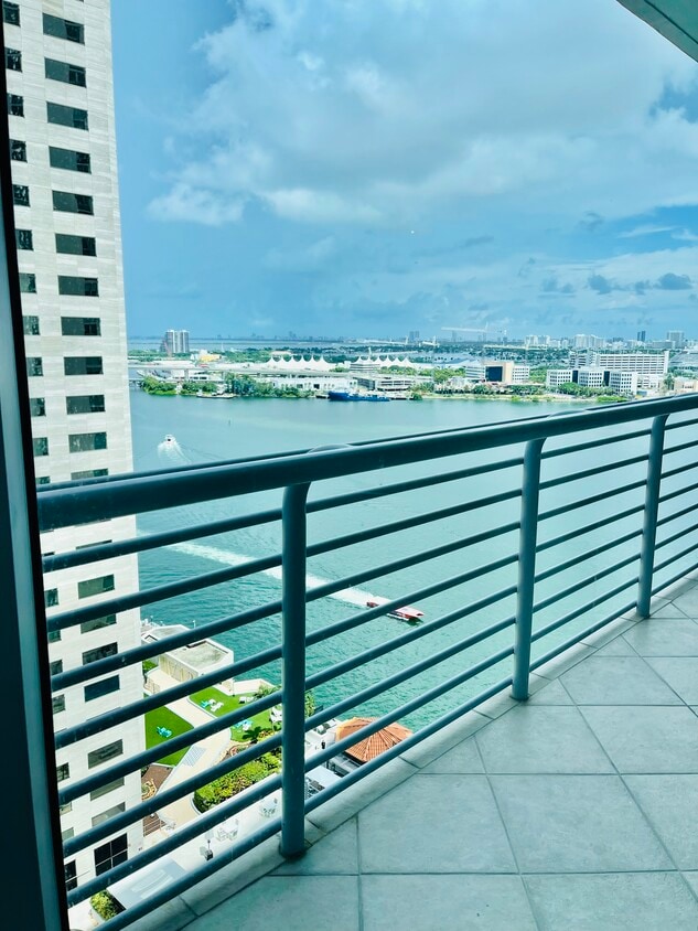 Photo - 335 S Biscayne Blvd (Miami, FL)