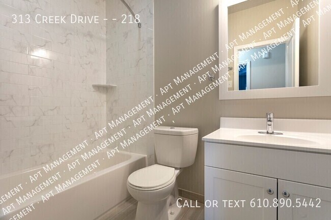 Foto del edificio - 313 Creek Dr