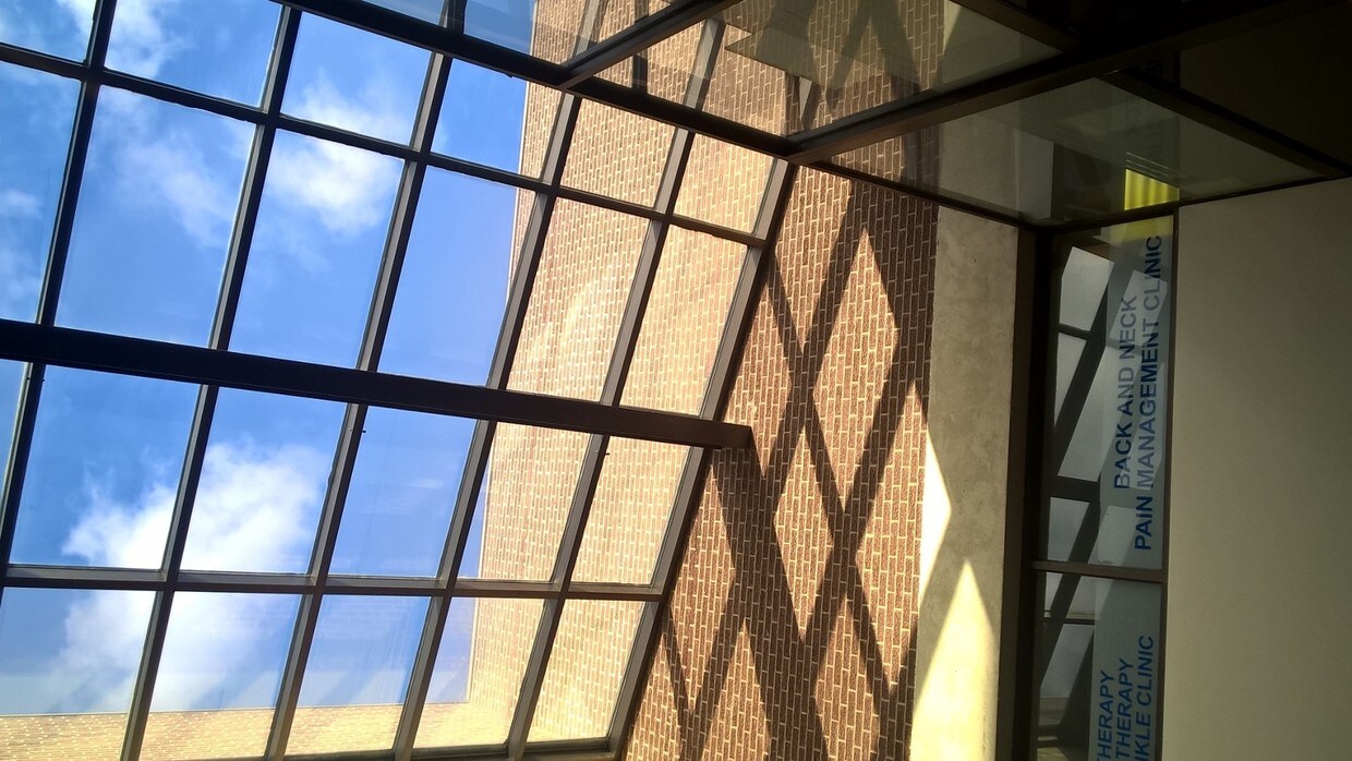 Photo de l'intérieur - 243 Eglinton Ave W