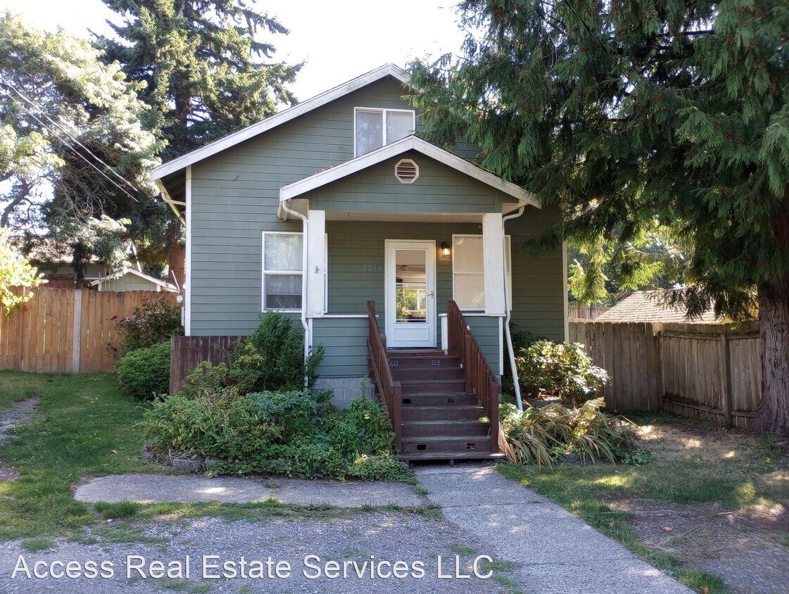 Primary Photo - 3 br, 1 bath House - 3316 Lakeway Dr