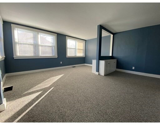 Building Photo - 94 Hale St