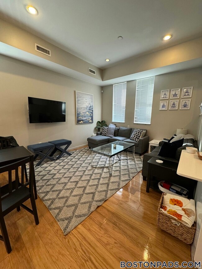 Foto del edificio - 57 Glenville Ave