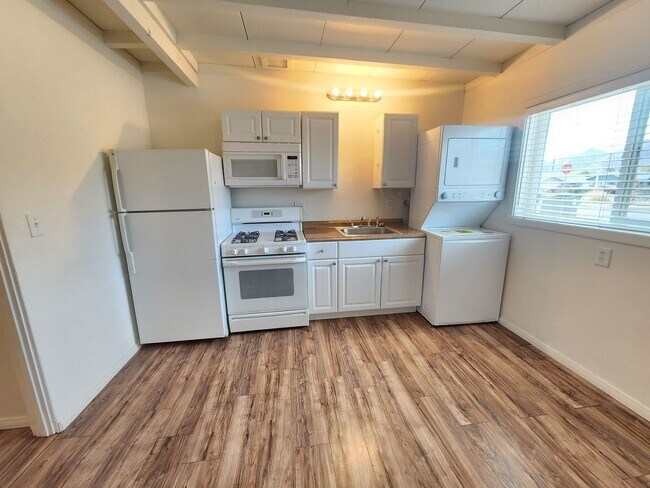 Building Photo - Buena Vista Dr 71942