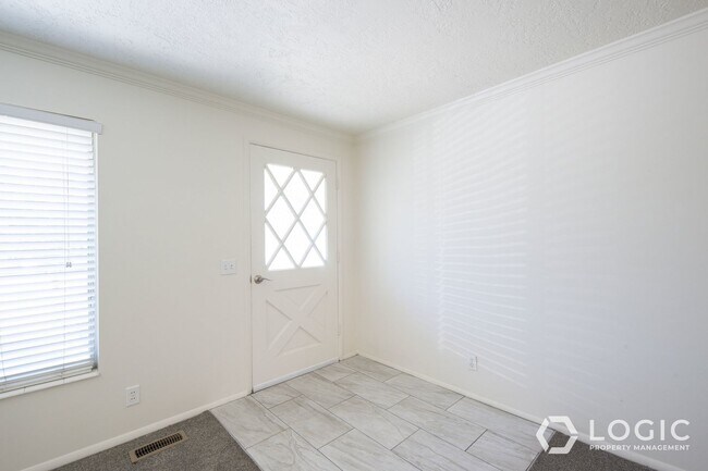 Building Photo - 1911 Cecelia Cir