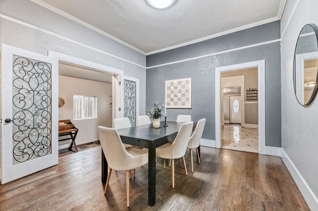 Building Photo - Updated Historic 5BR Near Downtown Denver & Light Rail! June Move-in Special!