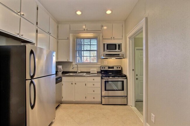 Foto del edificio - 3BR + Loft/1BA Ardsley Park House For Rent