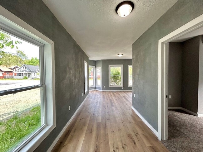 Building Photo - Three Bedroom Home in Muskegon