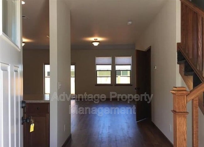 Building Photo - 2092 NW Arthur Pl