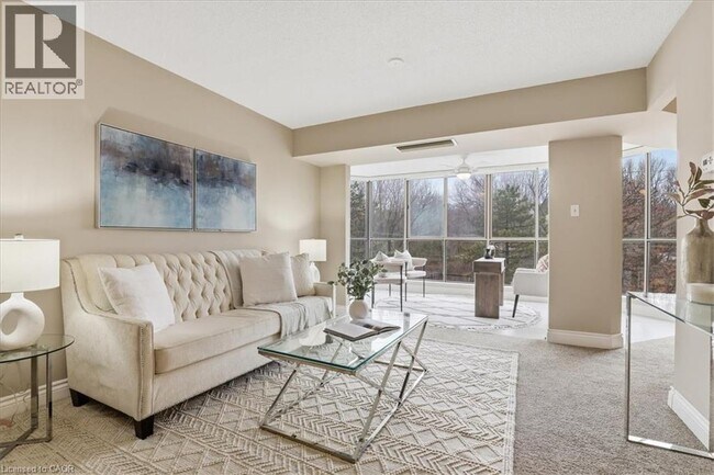 Photo du bâtiment - 265 Westcourt Pl