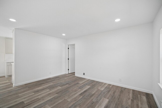 Foto del edificio - 4672 N Troost Ave