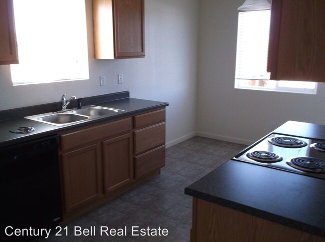 Building Photo - 205 Hunters Way