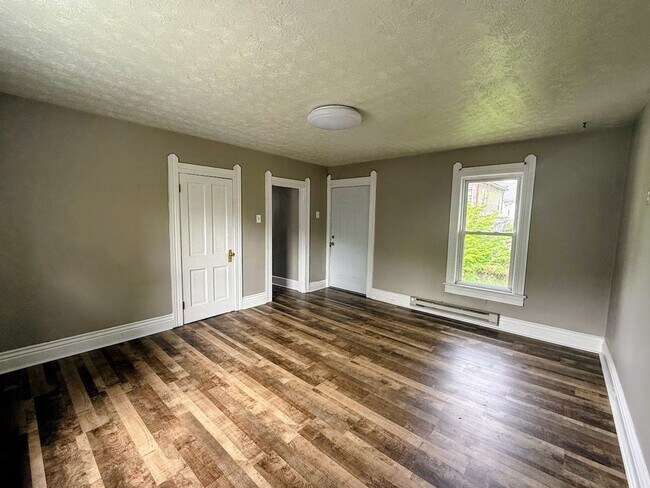 Building Photo - Wellman Duplex