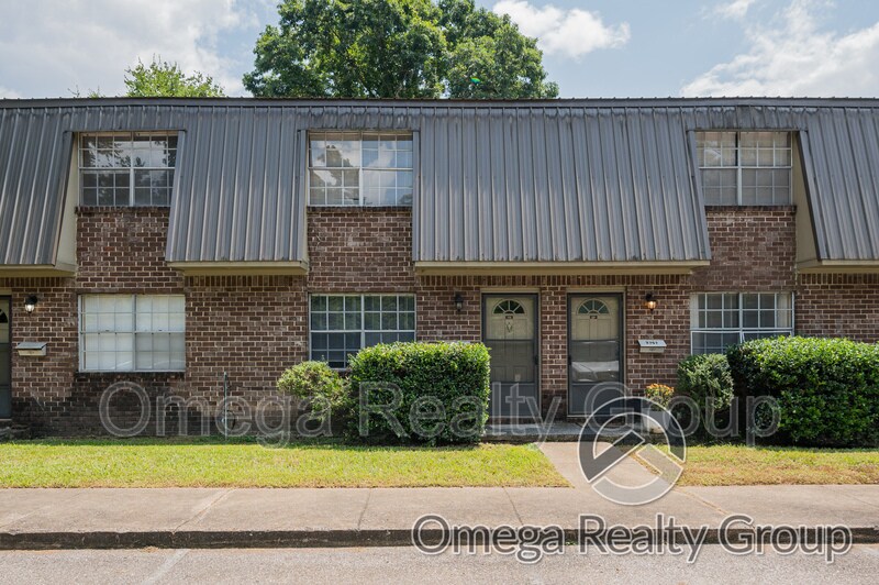Primary Photo - 2705 Hackberry Rd