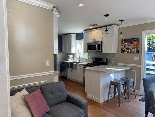 Building Photo - 76 Chestnut Ave