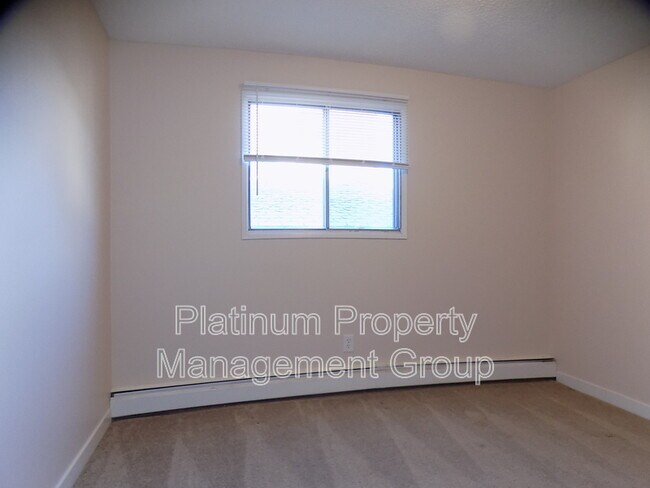 Photo du bâtiment - 322-326 6 Ave NE