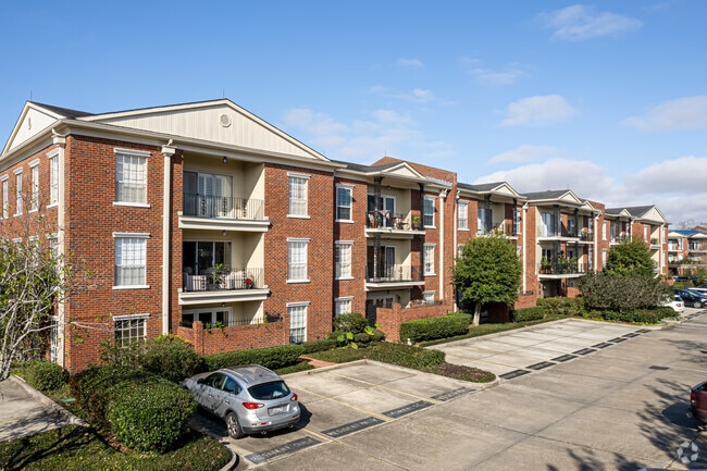 Building Photo - DeLimon Place