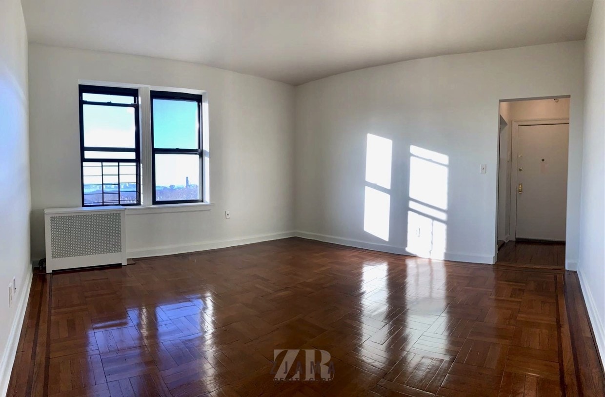 Foto principal - 8612 Ridge Blvd