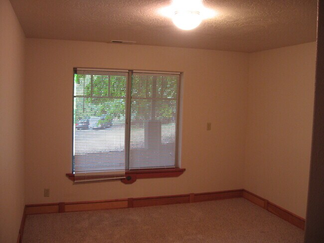 Building Photo - 1670 Leatherwood Dr