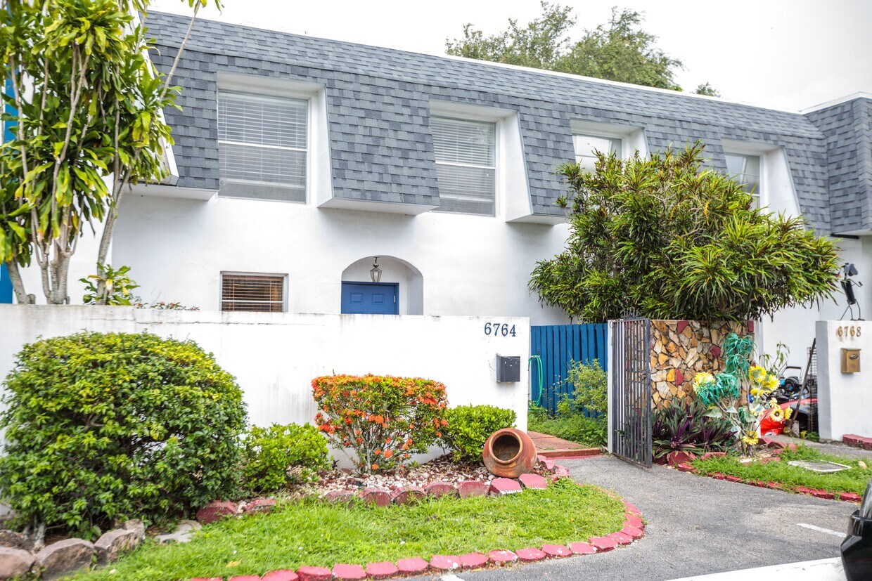 Primary Photo - 6764 SW 40th St