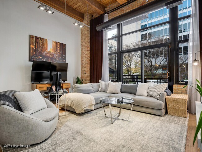 Foto del edificio - 525 W Superior St