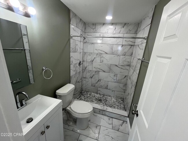 Building Photo - 1706 Lake Ave