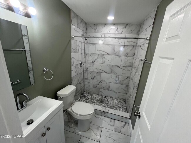 Foto del edificio - 1706 Lake Ave