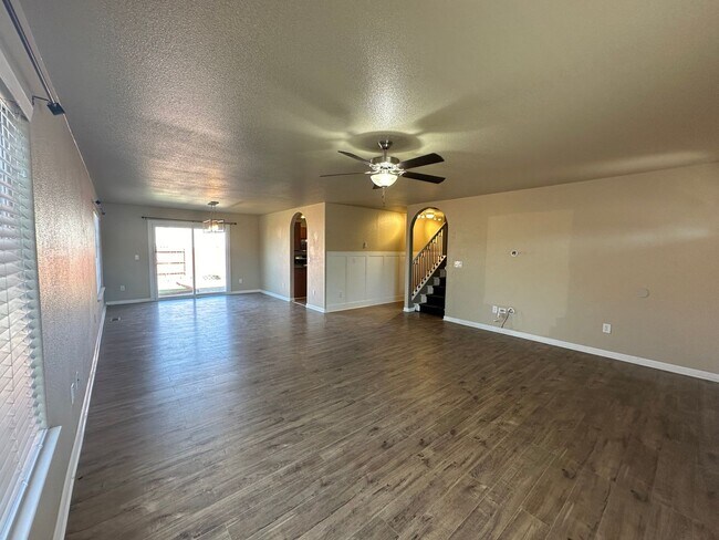 Building Photo - Large Cold Springs Home