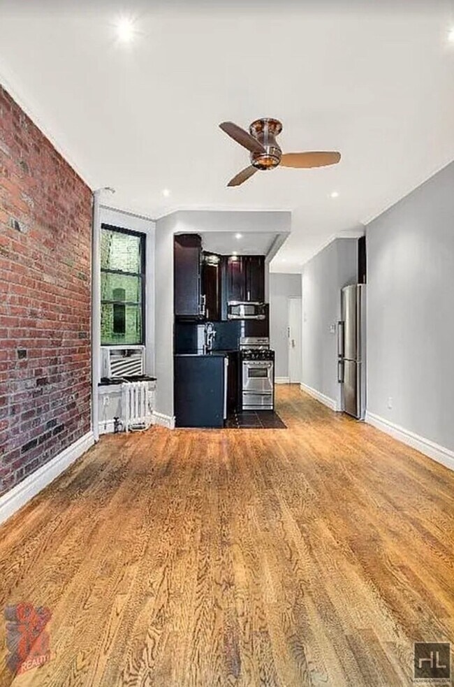 Building Photo - Mott Street