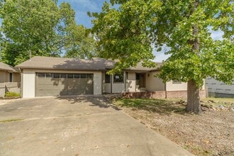 Building Photo - 34 Luncarty Ln