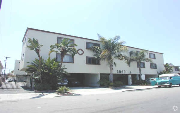 Building Photo - 3869 Tilden Ave