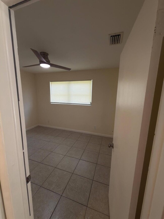 Building Photo - 307 Northlake Dr