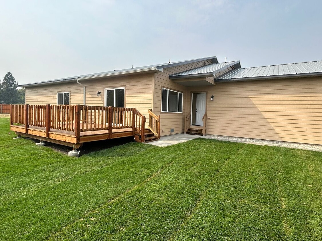 Primary Photo - Brand new 3 bed, 2 bath Hamilton home