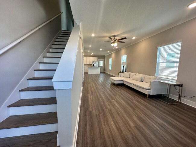 Building Photo - 376 N Sand Palm Rd