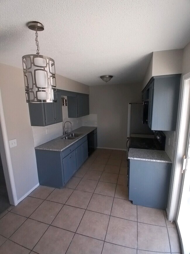 Kitchen - 7144 N Kingston Ct
