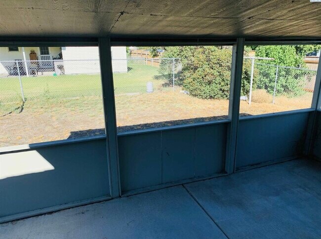 Building Photo - 1110 Ione Dr