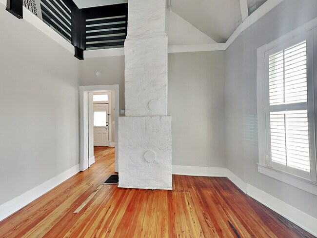 Foto del edificio - 595 Boulevard SE