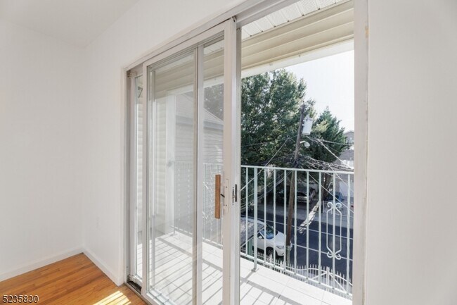 Foto del edificio - 230 2nd St